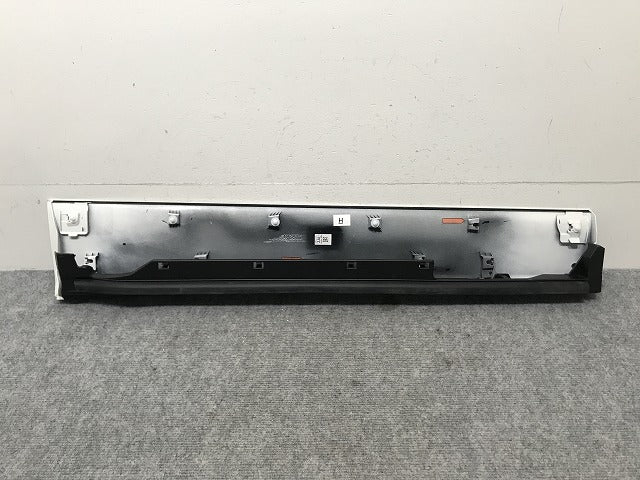 ヴォクシー/ノア 90系/ZWR90W/ZWR95W/MZRA90W/MZRA95W 純正 左 スライド ドア サイドパネル 76906-V1030 ホワイトパール 070 トヨタ(135192)