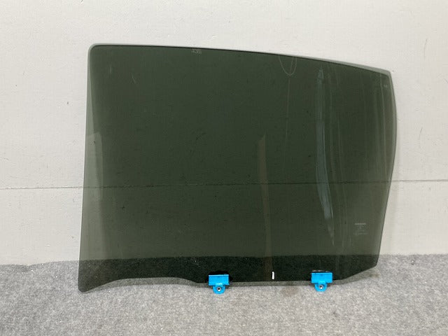 オーラ/AURA FE13/FSNE13 純正 右 リア ドア ガラス 43R-003021 日産(135223)