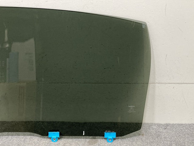 オーラ/AURA FE13/FSNE13 純正 右 リア ドア ガラス 43R-003021 日産(135223)