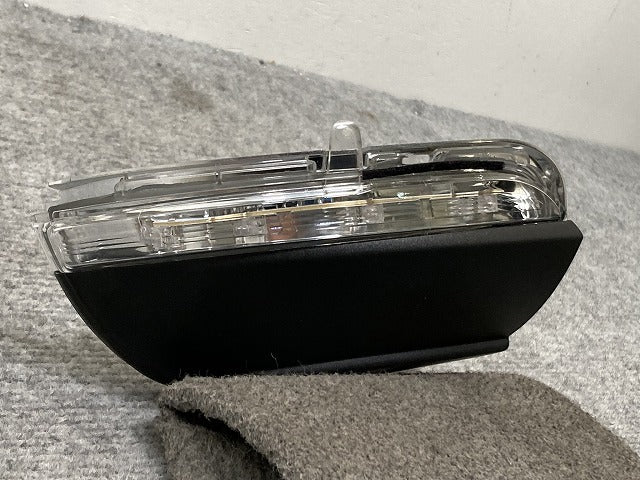 新品!パサート 3CC系 純正 右 ドアミラー ウィンカー/ターンシグナルランプ 3C8.949.102.E 3C8949102E 素地 フォルクスワーゲン(135240)