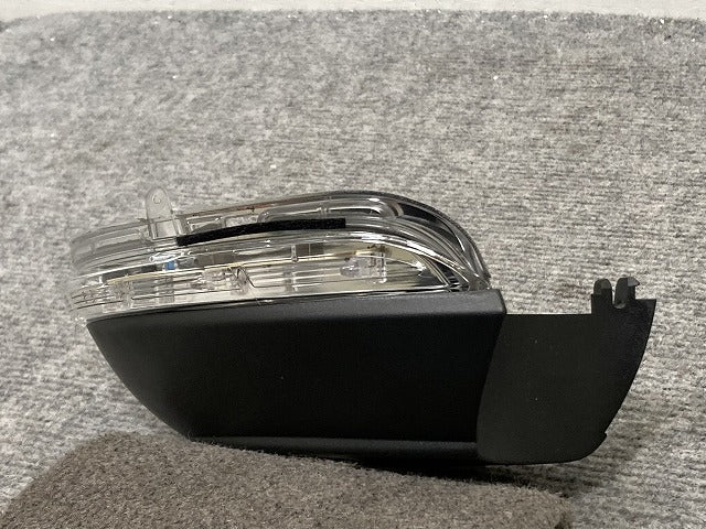 新品!パサート 3CC系 純正 右 ドアミラー ウィンカー/ターンシグナルランプ 3C8.949.102.E 3C8949102E 素地 フォルクスワーゲン(135240)