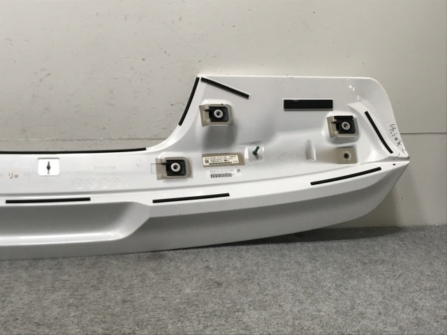 新車取り外し!ランドクルーザー/ランクル FJA300W/VJA300W 純正 リア スポイラー/ルーフスポイラー/ウィング 76085-60130 プレシャスホワイトパール 090(135356)