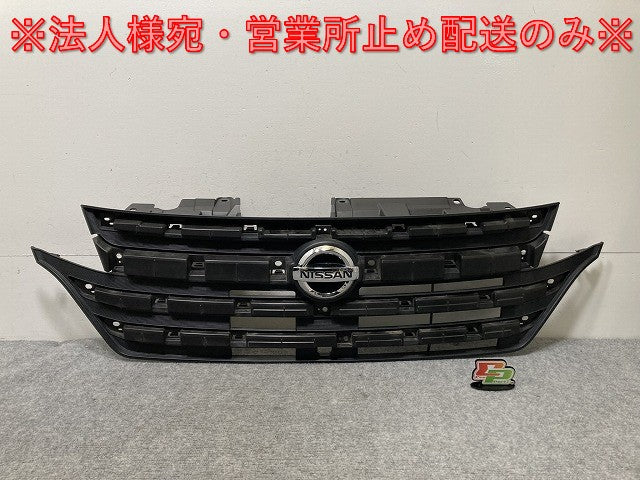 デイズルークス/ハイウェイスター B21A 純正 前期 フロント グリル/ラジエーターグリル カメラ穴付 6400F829 素地 日産(135358)