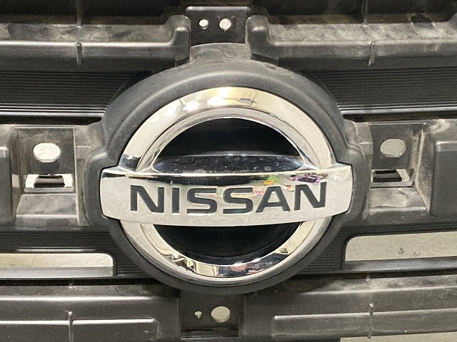 デイズルークス/ハイウェイスター B21A 純正 前期 フロント グリル/ラジエーターグリル カメラ穴付 6400F829 素地 日産(135358)