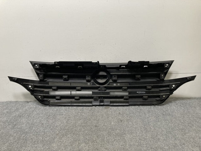 デイズルークス/ハイウェイスター B21A 純正 前期 フロント グリル/ラジエーターグリル カメラ穴付 6400F829 素地 日産(135358)