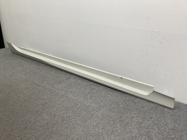 プリウス 50系/ZVW50/ZVW51/ZVW55 純正 右 サイドステップ/サイドスカート 75850-47030 ホワイトパールクリスタルシャイン 070 トヨタ(135401)