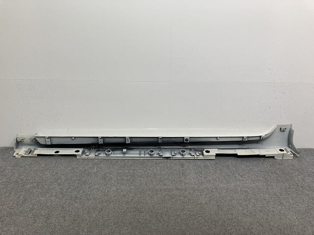 プリウス 50系/ZVW50/ZVW51/ZVW55 純正 右 サイドステップ/サイドスカート 75850-47030 ホワイトパールクリスタルシャイン 070 トヨタ(135401)