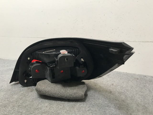 5シリーズ E60 純正 前期 左 テールランプ/ライト/レンズ ハロゲン 7 165 737/7165737 BMW(135472)