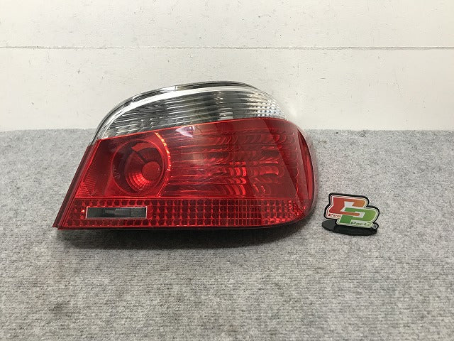 5シリーズ E60 純正 前期 右 テールランプ/ライト/レンズ ハロゲン 7 165 738/7165738 BMW(135474)