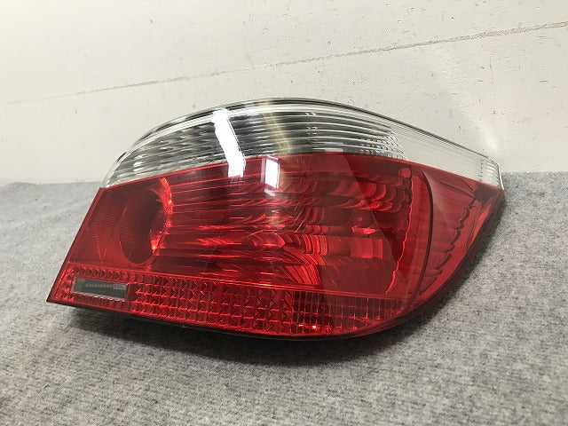 5シリーズ E60 純正 前期 右 テールランプ/ライト/レンズ ハロゲン 7 165 738/7165738 BMW(135474)