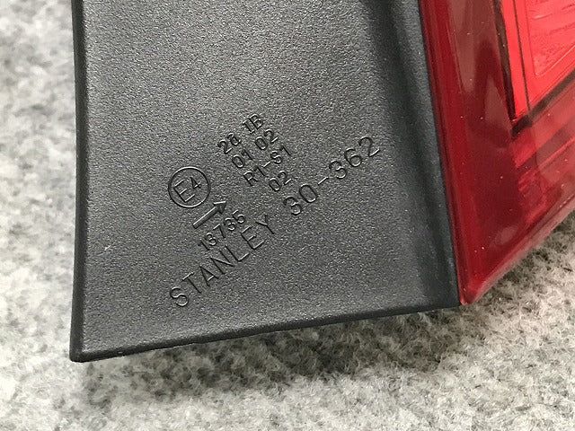 クラウン マジェスタ 200系/UZS207/URS206 純正 右 テールランプ