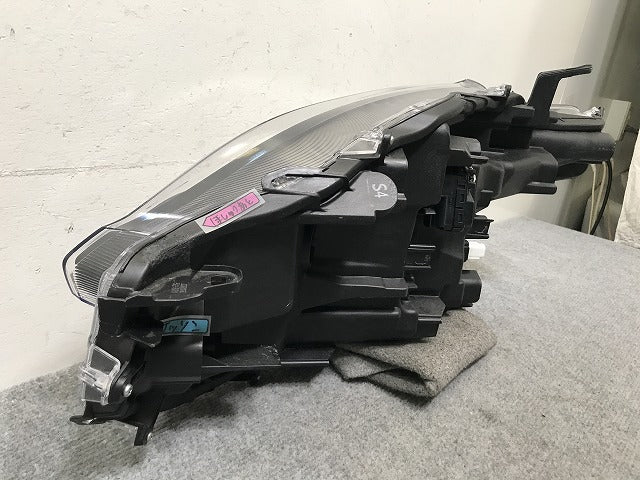 シエンタ X/G MXPC10G ハイブリッド/MXPL10G/MXPL15G 純正 右 ヘッドライト LED レベライザー 刻印S4 KOITO 52-339 81105-52P00(135588)