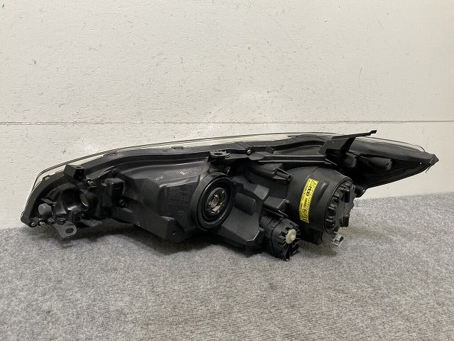 ウィッシュ 20/ZGE20G/ZGE25G/ZGE20W/ZGE22W/ZGE25W 純正 後期 右 ヘッドライト キセノン HID レベ AFS無 刻印2 68-16 81145-68100(135589)
