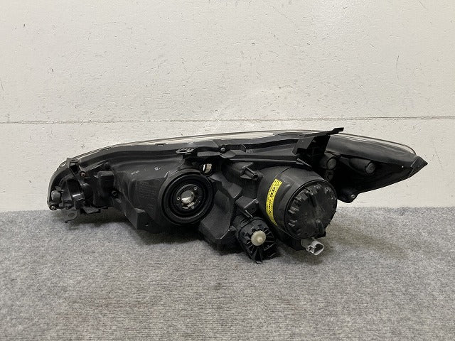 ウィッシュ 20/ZGE20G/ZGE25G/ZGE20W/ZGE22W/ZGE25W 純正 後期 右 ヘッドライト キセノン HID レベ AFS無 刻印2 68-16 81145-68100(135589)