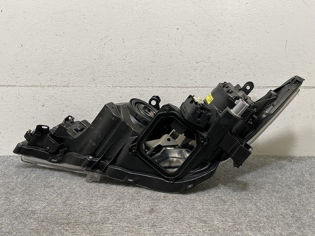 ウィッシュ 20/ZGE20G/ZGE25G/ZGE20W/ZGE22W/ZGE25W 純正 後期 右 ヘッドライト キセノン HID レベ AFS無 刻印2 68-16 81145-68100(135589)