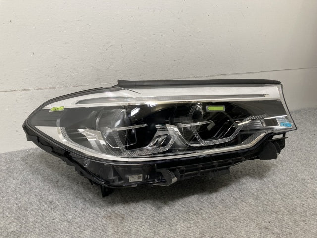 ジャンク!5シリーズ G30/G31 純正 右 ヘッドライト/ランプ LED 7439196-04 BMW(135628)