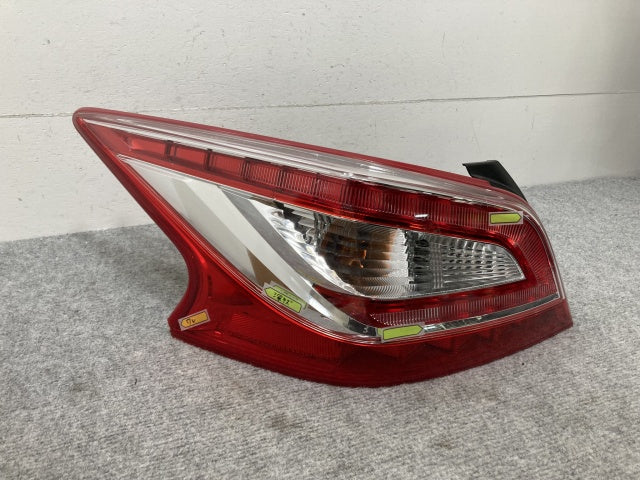 ティアナ L33 純正 左 テールランプ/ライト/レンズ LED KOITO 220-17791 日産(135630)
