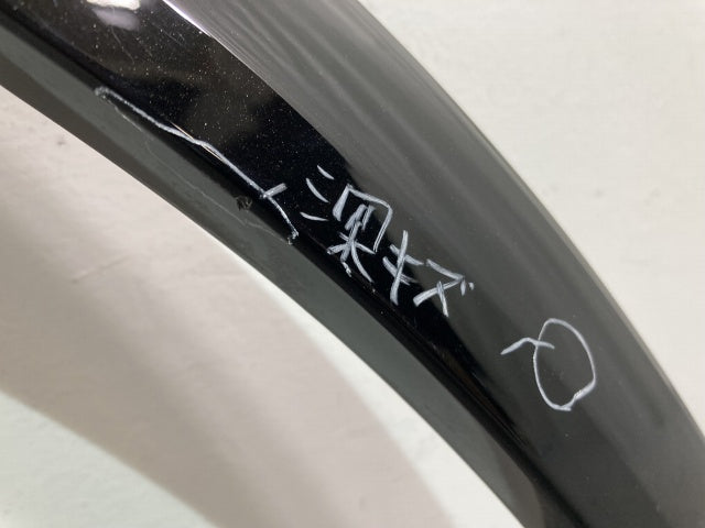 XT5 C1系 純正 右 フロント フェンダーアーチモール/オーバーフェンダー AMW04169 ブラック メタリック キャデラック(135677)