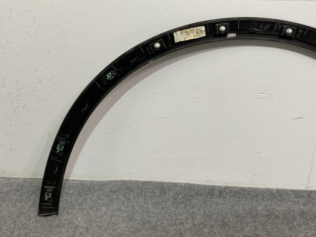 XT5 C1系 純正 右 フロント フェンダーアーチモール/オーバーフェンダー AMW04169 ブラック メタリック キャデラック(135677)