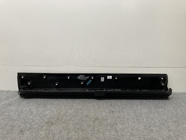 ヴォクシー/ノア 90系/ZWR90W/ZWR95W/MZRA90W/MZRA95W 純正 右 フロントドア サイドパネル 76903-V1010 アティチュードブラックマイカ 218(135697)