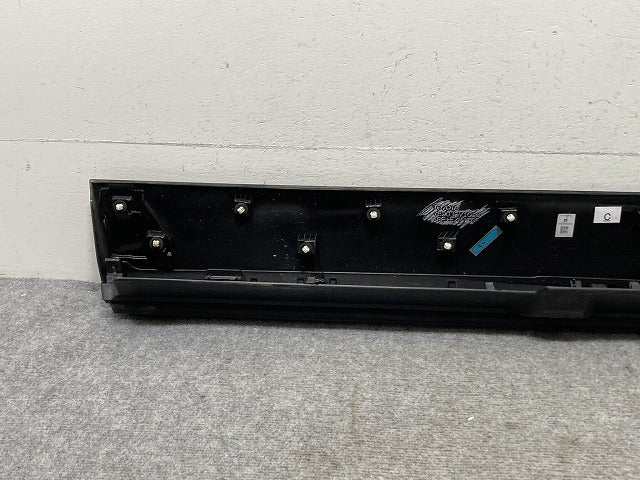 ヴォクシー/ノア 90系/ZWR90W/ZWR95W/MZRA90W/MZRA95W 純正 右 フロントドア サイドパネル 76903-V1010 アティチュードブラックマイカ 218(135697)