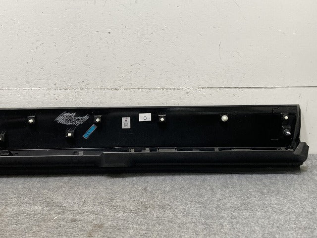 ヴォクシー/ノア 90系/ZWR90W/ZWR95W/MZRA90W/MZRA95W 純正 右 フロントドア サイドパネル 76903-V1010 アティチュードブラックマイカ 218(135697)