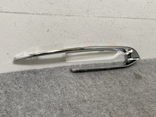 新品!5シリーズ F10/F11 純正 右 フォグランプ ガーニッシュ 5111 7 331 768 51117331770 メッキ BMW(135704)