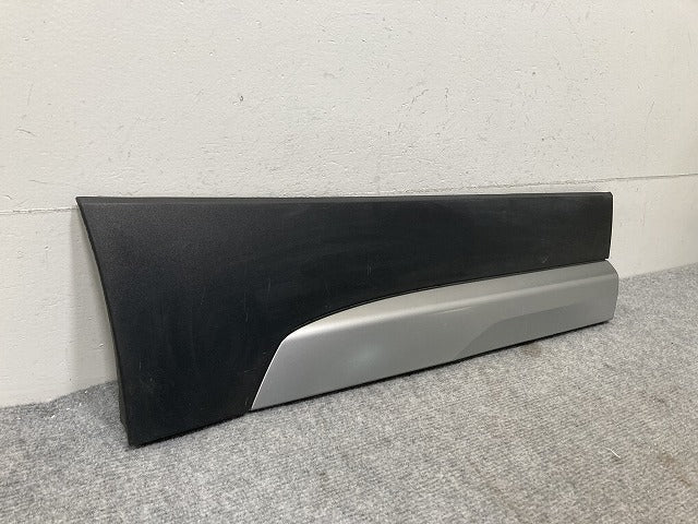 XT4 E2UL 純正 右 リア ドア サイドパネル BDE00460 シルバー メタリック キャデラック(135708)