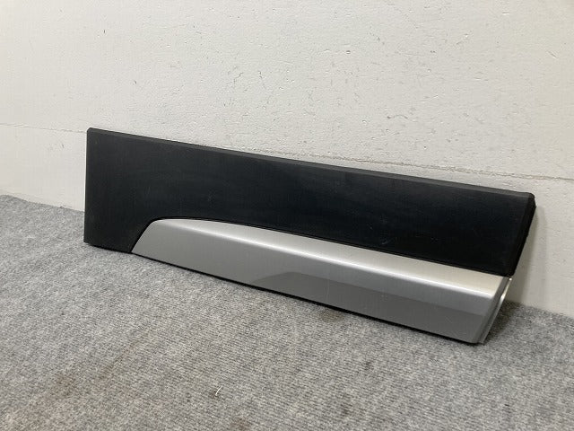 XT4 E2UL 純正 右 リア ドア サイドパネル BDE00460 シルバー メタリック キャデラック(135708)