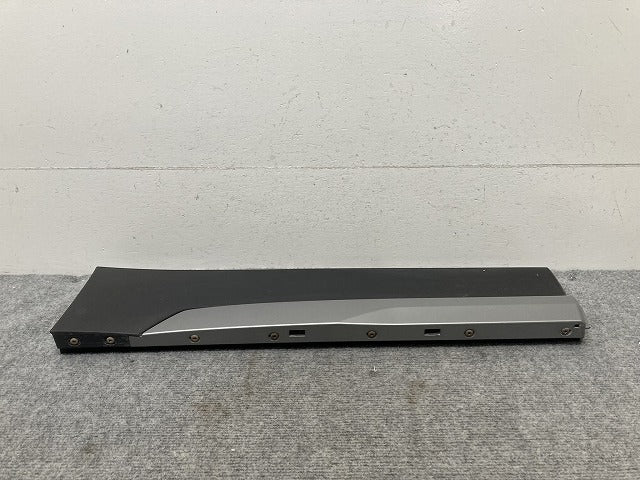 XT4 E2UL 純正 右 リア ドア サイドパネル BDE00460 シルバー メタリック キャデラック(135708)