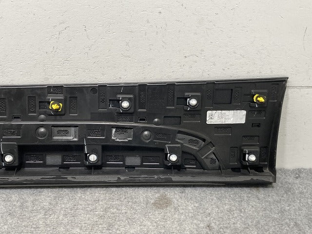 XT4 E2UL 純正 右 リア ドア サイドパネル BDE00460 シルバー メタリック キャデラック(135708)