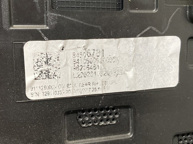 XT4 E2UL 純正 右 リア ドア サイドパネル BDE00460 シルバー メタリック キャデラック(135708)
