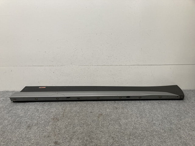 キャデラック XT4 E2UL 純正 右 フロント ドア サイドパネル/モールディング BDE00213 Cadillac(135709)