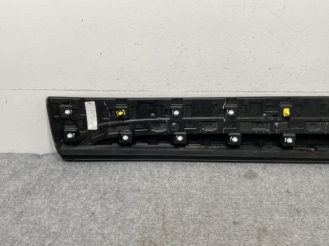 キャデラック XT4 E2UL 純正 右 フロント ドア サイドパネル/モールディング BDE00213 Cadillac(135709)