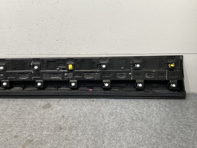 キャデラック XT4 E2UL 純正 右 フロント ドア サイドパネル/モールディング BDE00213 Cadillac(135709)