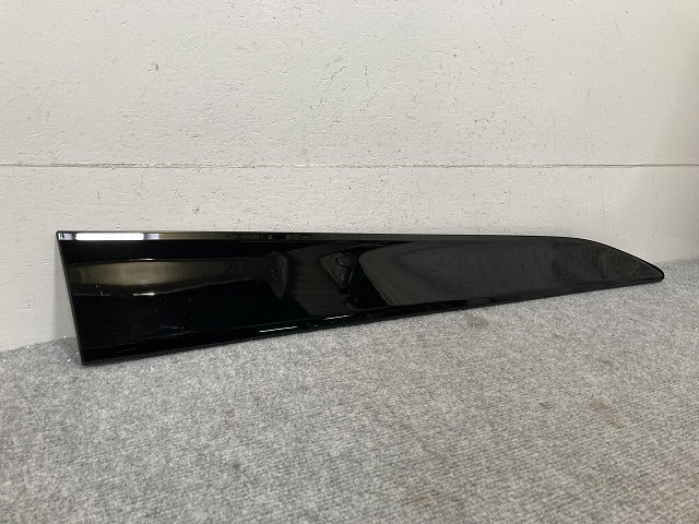 新車取り外し!クラウン/クロスオーバー TZSH35/AZSH35 純正 右 フロント サイド ドア ガーニッシュ 75731-30611 ブラック ソリッド トヨタ(135727)