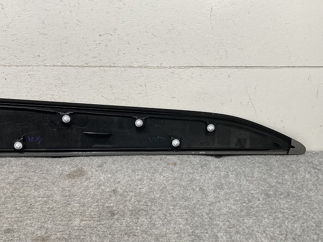 新車取り外し!クラウン/クロスオーバー TZSH35/AZSH35 純正 左 フロント サイド ドア ガーニッシュ 75732-30611 ブラック ソリッド トヨタ(135728)