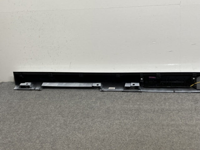セレナ/ハイウェイスター ルキシオン e-POWER C28/FC28/FNC28/GFC28 純正 左 サイドステップ/スカート 76851 7DF0A ホワイト QBE(135788)