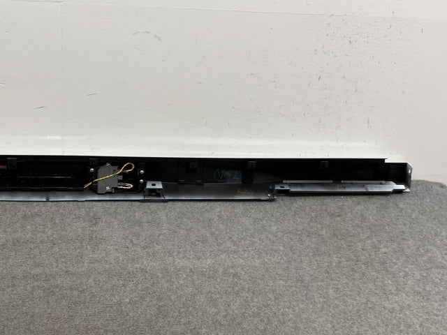 セレナ/ハイウェイスター ルキシオン e-POWER C28/FC28/FNC28/GFC28 純正 左 サイドステップ/スカート 76851 7DF0A ホワイト QBE(135788)