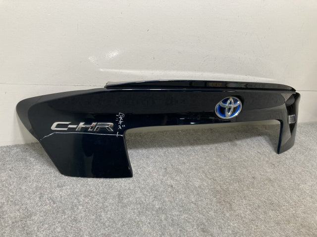 C-HR/CHR ZYX10/ZYX11/NGX50/NGX10 純正 リア ガーニッシュ 76811-10160 ダークブルーマイカメタリック 8W7 トヨタ(135966)