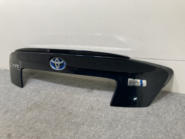 C-HR/CHR ZYX10/ZYX11/NGX50/NGX10 純正 リア ガーニッシュ 76811-10160 ダークブルーマイカメタリック 8W7 トヨタ(135966)
