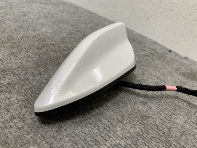 RAV4 ラブ4 ラヴ4 MXAA52/MXAA54/AXAH52/AXAH54 純正  アンテナ シャイニングホワイトパール W25 トヨタ(136180)