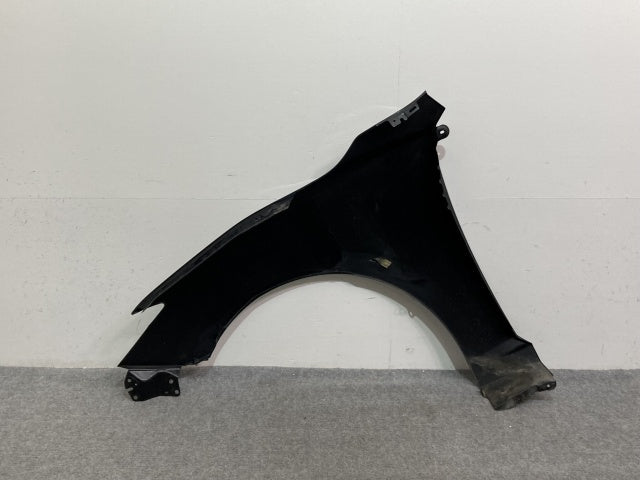 アクセラ/アクセラスポーツ BM/5FP/5AP/LFP/2FP/2AP/5FS/5AS/LFS/2FS/2AS 純正 右 フロント フェンダー ジェットブラックマイカ 41W マツダ(136262)
