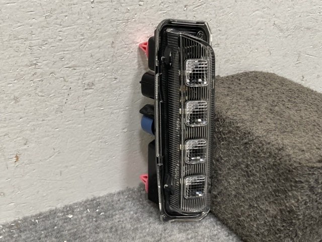 ルーミー/タンク/トール/ジャスティ/カスタム M900A/S/F/M910A/S/F 純正 右 フォグランプ/フォグライト LED TOKAIDENSO 22601 トヨタ(136287)