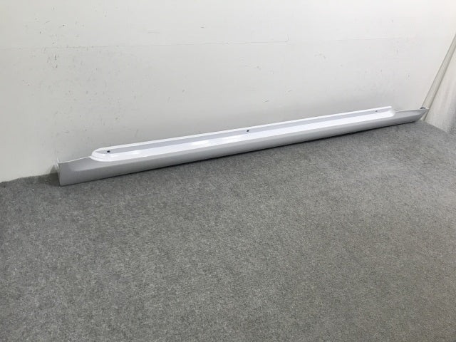 新品!マークX 120系/GRX120/GRX125/GRX121 純正 右 サイドステップ/サイドスカート 75851-22200 ホワイト パール トヨタ(136395)