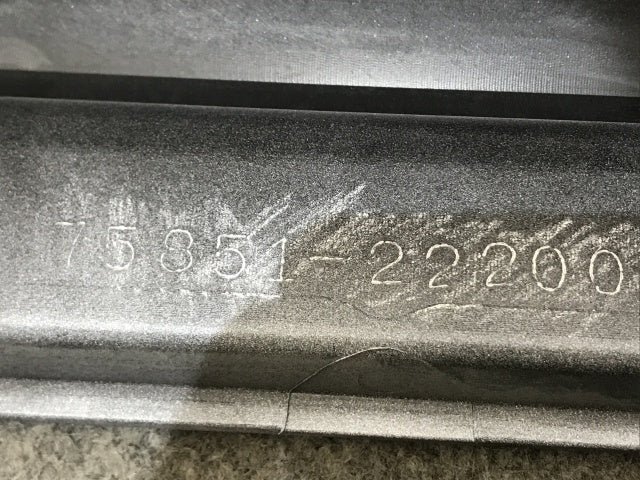 新品!マークX 120系/GRX120/GRX125/GRX121 純正 右 サイドステップ/サイドスカート 75851-22200 ホワイト パール トヨタ(136395)