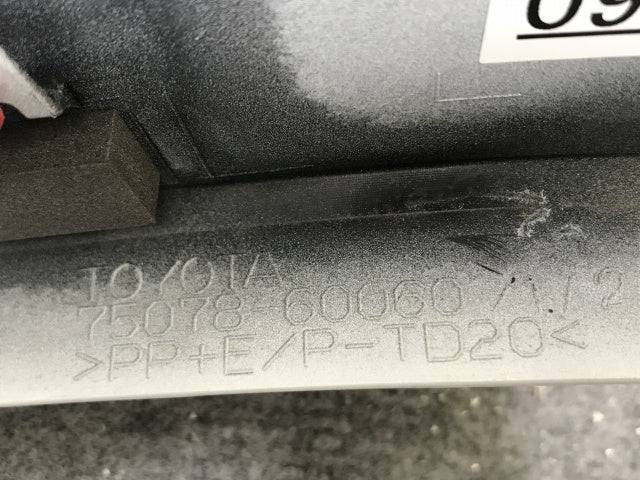 新車取り外し!ランドクルーザー/ランクル FJA300W/VJA300W 純正 左 リア ドア アーチモール/オーバーフェンダー 75078-60060(136399)