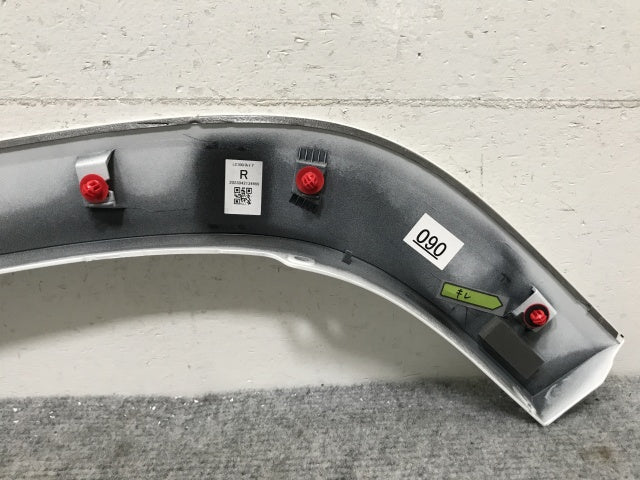新車取り外し!ランドクルーザー/ランクル FJA300W/VJA300W 純正 右 リア ドア アーチモール/オーバーフェンダー 75077-60060(136404)
