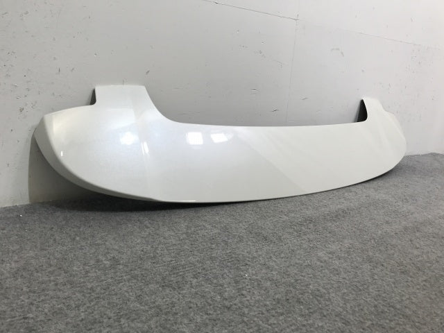 新車取り外し!ヴォクシー/ノア 90系/ZWR90W/ZWR95W/MZRA90W/MZRA95W 純正 リア スポイラー 76085-V1010 ホワイトパール 070(136431)