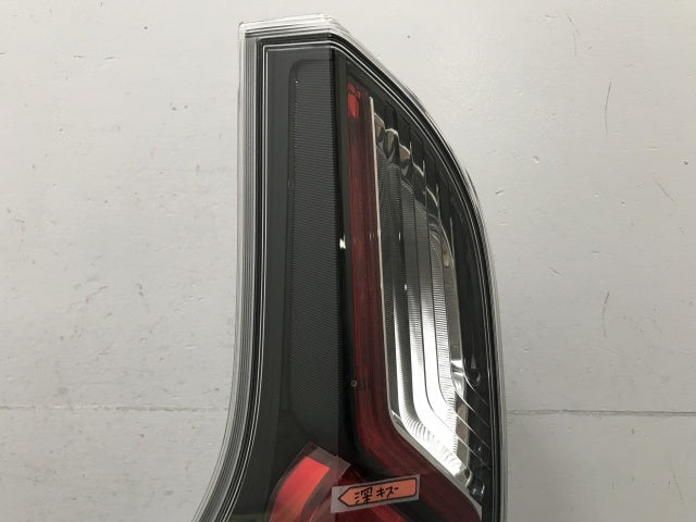セレナ ハイウェイスター/S/X/G C27/GC27/GFC27/GNC27/GFNC27 純正 前期 左 テールランプ/ライト/レンズ LED KOITO 220-23719 日産(136464)